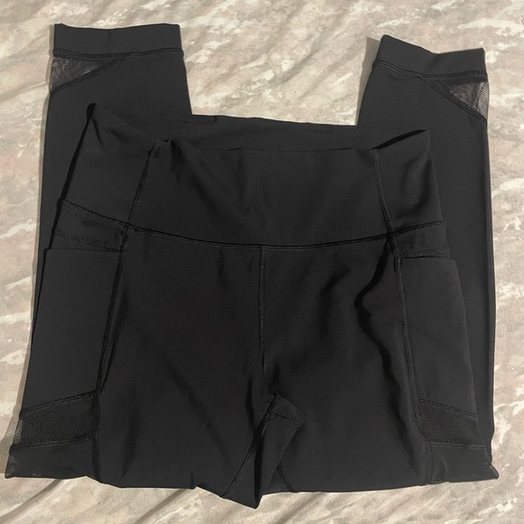 Lululemon Mesh In Motion Crop *23" - Picture 4 of 5